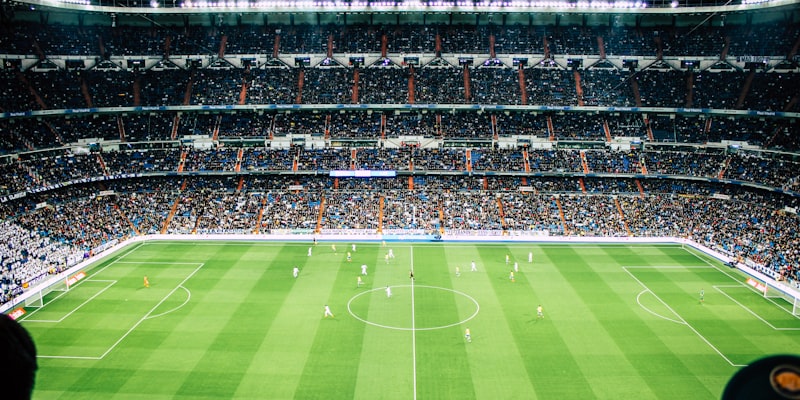 欧冠与欧联杯足球赛事报道 - 欧洲顶级俱乐部对决